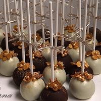 Wedding cupcakes & cake pops