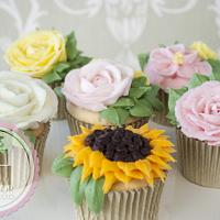 Piped Buttercream Flower Cupcakes by Windsor Cake Studio