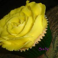 yellow rose cupcake