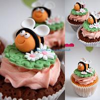 Buzzy bee cupcakes