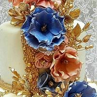 WEDDING CAKE FLOWERY WATERFALL