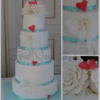 Lace & Roses Wedding cake