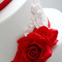 wedding cake red flowers