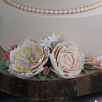 Blush Weddingcake - roses and peonies (open and closed)