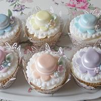 EASTER BONNET CUPCAKES