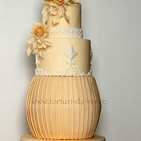 Ivory wedding cake with roses