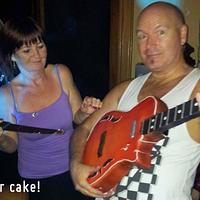 Guitar and amp cake 