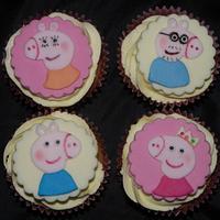 Peppa pig family cupcakes