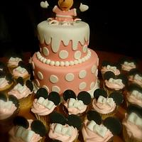  Minnie Mouse cake and cupcakes