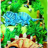 Cake with dinosaurs
