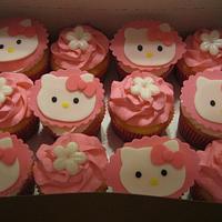 Hello Kitty Cake2 with cupcake toppers