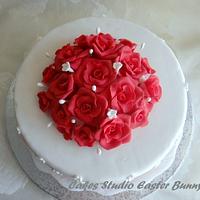 Red roses wedding cake.