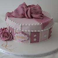 Vintage hatbox cake with molded sugar roses