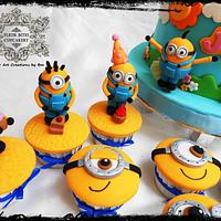 Minion Cake+Cupcakes