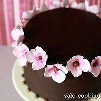 Mini Cake with sugar hydrangea and chocolate fondant