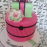 gift box pink cake