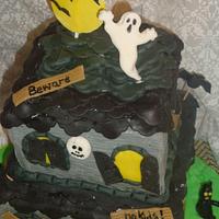 haunted house cake