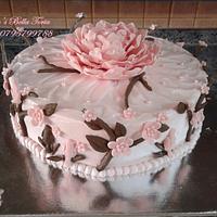 Dusty pink flower cake