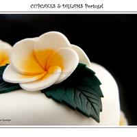 SIMPLE  FRANGIPANI  WEDDING  CAKE