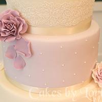 Lace & Roses Wedding Cake