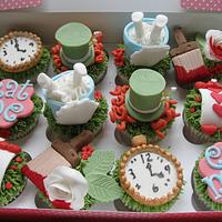 alice in wonderland cupcakes