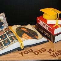 GRADUATION CAKE