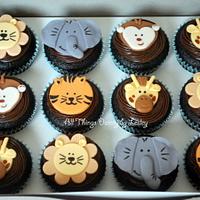 Safari themed birthday cake and cupcakes