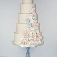Pastel meringue swirl wedding cake