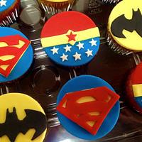 Batman vs Superman cupcakes