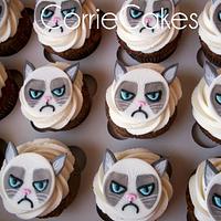 grumpy cat cupcakes