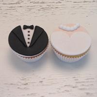 Bride and Groom cupcakes