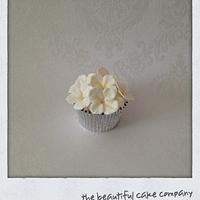 Hydrangea bloom cupcake 