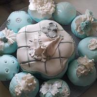 Baby blue mini cake 