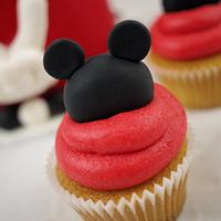 Mickey Mouse Cake n Cupcakes