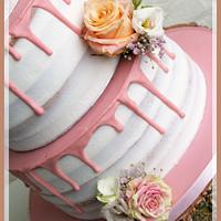 Rustic Naked weddingcake with dripping chocolate