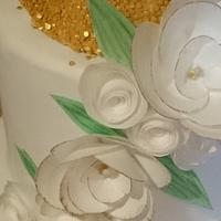 Gold Wedding Cake... in the heat :/