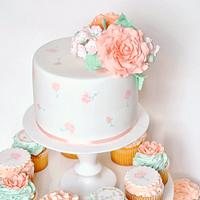 Wedding cake in mint & peach colors