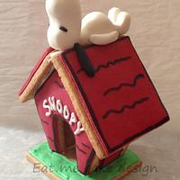 Snoopy dog house cinnamon