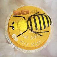Bee Honeycomb cake