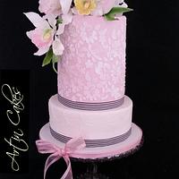 Lace on dusky pink cake 
