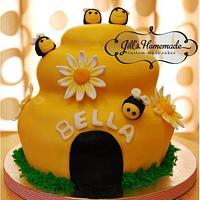Beehive Cake and cupcakes