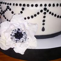 VINTAGE WHITE CAKE