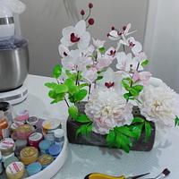 Wedding cake with peonies, bougenvialea and honeysuckle. 