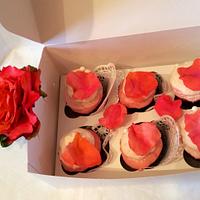   Strawberries  cupcakes with  roses (gum paste , hand painting)