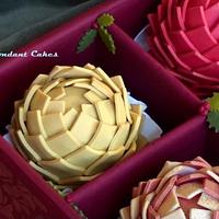  Christmas Pinecone Ornaments Box Cake