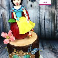 Snow white enchanted cake