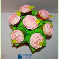 RAMO DE ROSAS CON CUPCAKES - PAMPLONA