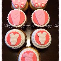 it's a baby girl cupcakes