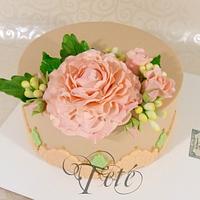 Beautiful pink bouquet cake