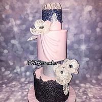 Cake avec fleurs en dentelle  